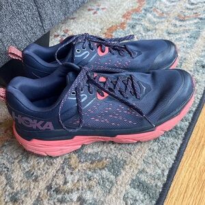 Hoka One One Challenger ATR 6 women's trail shoes Black Iris/Hot Coral 8.5 b